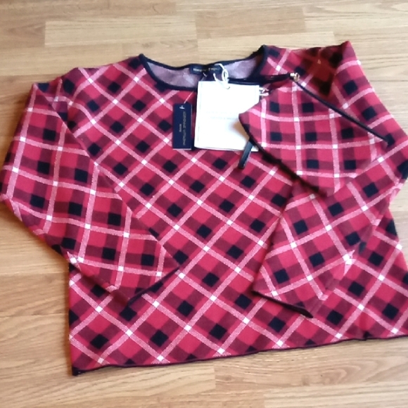 Adrienne Vittadini Sweaters - P. NWT Andrienne Vittadini Petite    Sweater & wristlet Purse  MP